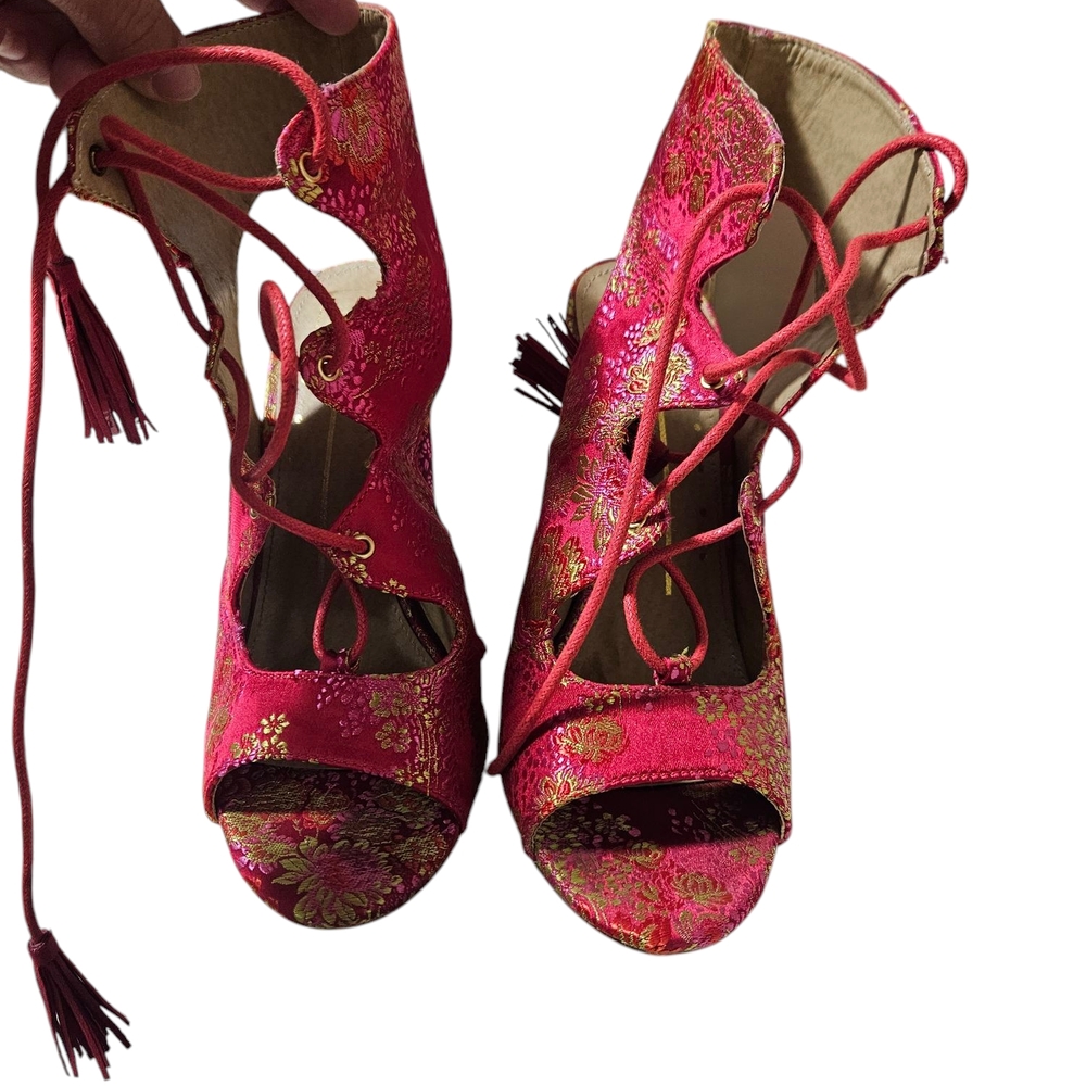 Elegant Red and Gold Women's Heels With Tassels - Picture 4 of 6